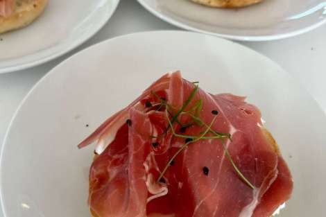 Review img # 3 of the yacht ANDIAMO 5.4