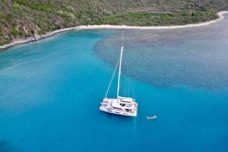 Review img # 53 of the yacht AURA