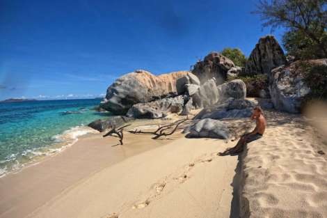 Review img # 29 of the yacht AURA