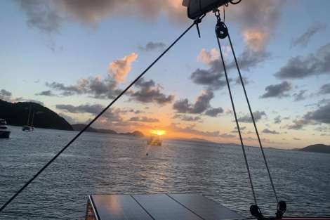 Review img # 40 of the yacht AZURIA