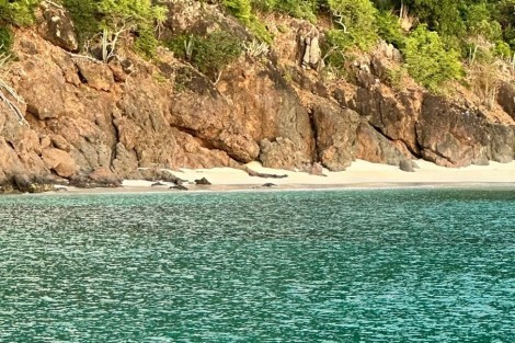 Review img # 27 of the yacht AZURIA