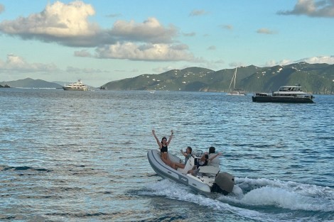 Review img # 20 of the yacht AZURIA