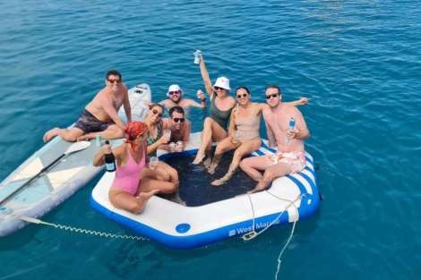 Review img # 5 of the yacht C SISTERS