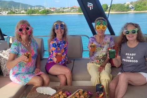 Review img # 6 of the yacht INDULGENCE