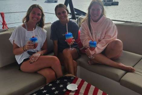 Review img # 3 of the yacht INDULGENCE