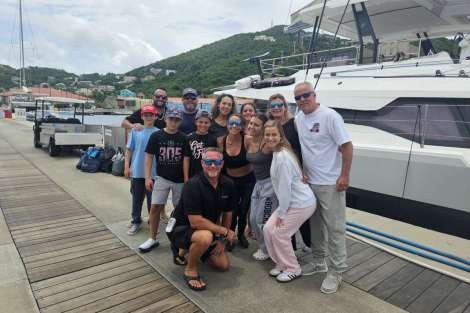 Review img # 2 of the yacht INDULGENCE