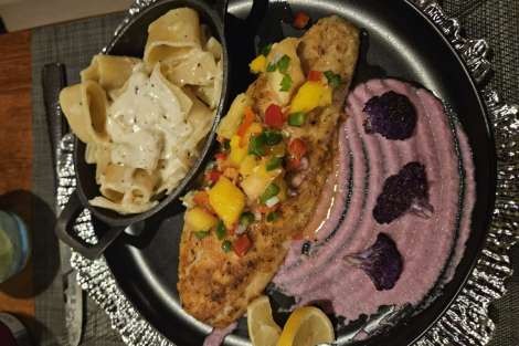 Review img # 5 of the yacht INDULGENCE