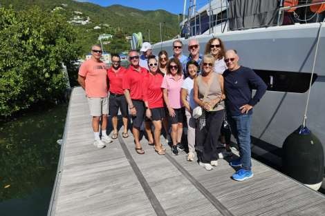 Review img # 34 of the yacht INDULGENCE