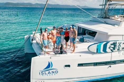 Review img # 2 of the yacht ISLAND KISSES