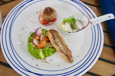 Review img # 68 of the yacht ISOLABLUE