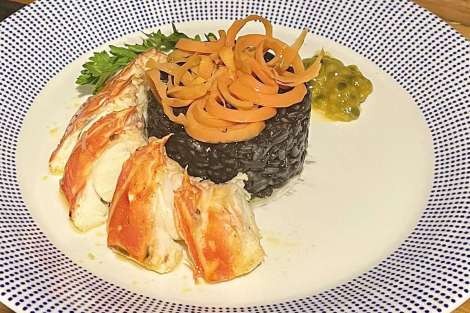 Review img # 109 of the yacht ISOLABLUE