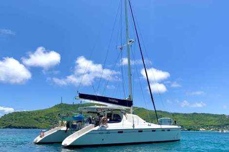 Review img # 47 of the yacht ISOLABLUE