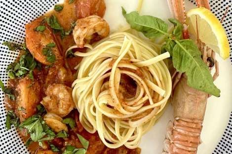 Review img # 40 of the yacht ISOLABLUE