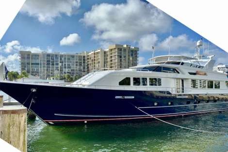 Review img # 9 of the yacht LADY LEX