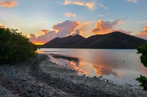 Review img # 125 of the yacht LIQUID ZEN