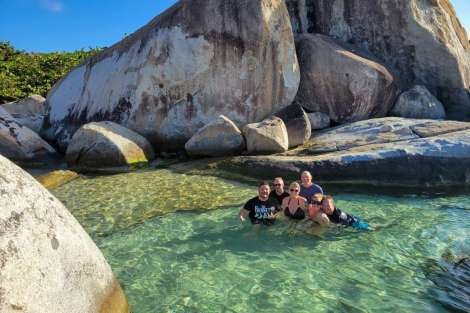 Review img # 46 of the yacht LIQUID ZEN