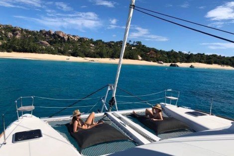 Review img # 3 of the yacht LUNA