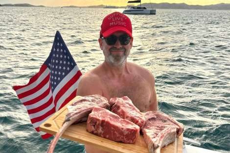 Review img # 1 of the yacht MAH NA MAH NA