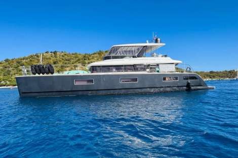 Review img # 12 of the yacht MARE BLU