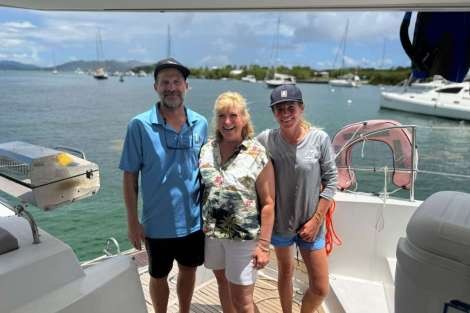 Review img # 2 of the yacht PERPETUAL BLUE