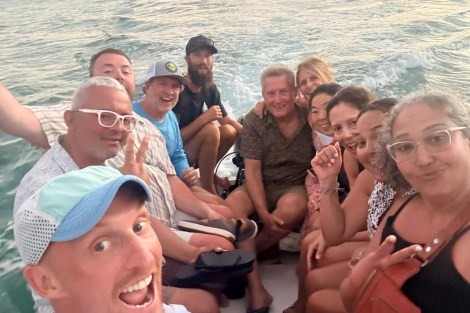 Review img # 2 of the yacht PERPETUAL BLUE