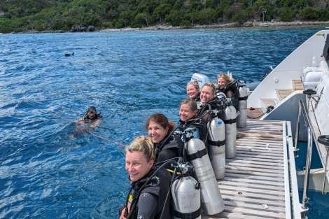 Review img # 5 of the yacht RESPITE AT SEA