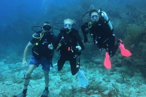 Review img # 92 of the yacht SCUBA DOO