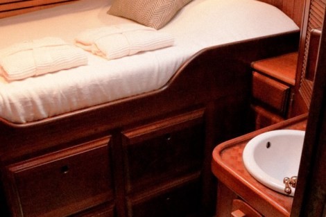 Review img # 17 of the yacht TREE OF LIFE