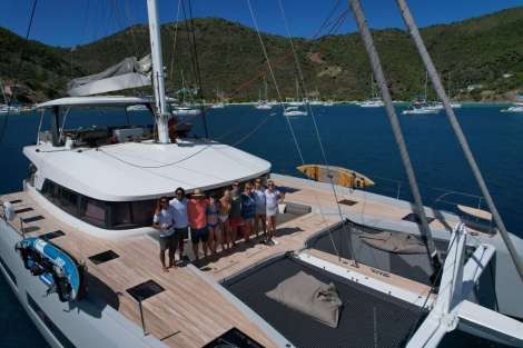 Review img # 2 of the yacht TWIN FLAME 77