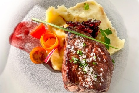 Review img # 2 of the yacht TWO OCEANS